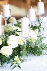 décoration de table de mariage organisé par leur wedding planner version luxe événements à Uzès